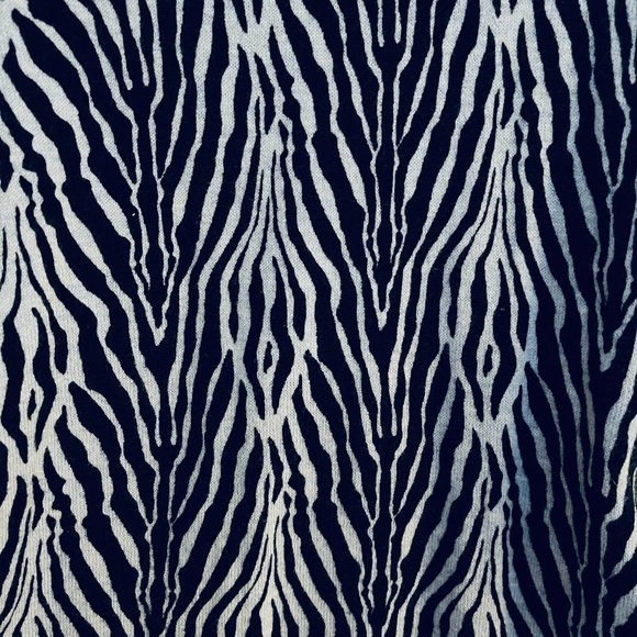 ATM Cotton Cashmere Zebra Printed V-Neck Sweater - Picture 4 of 9